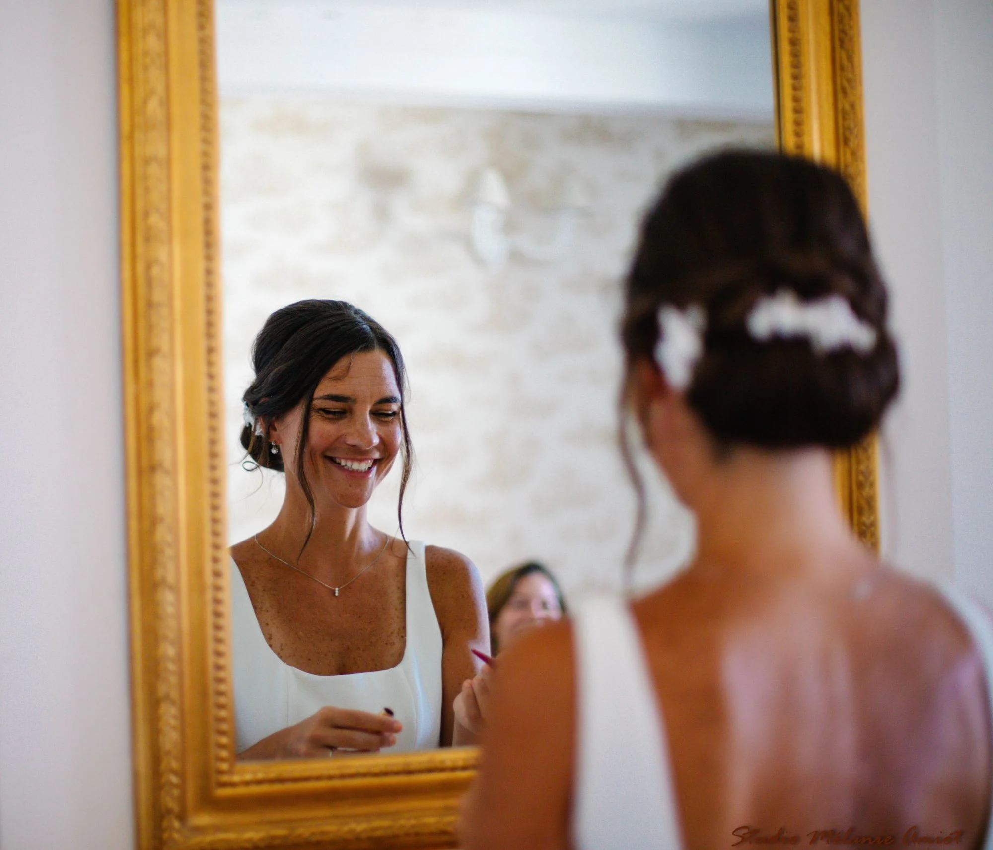 Mariée face au miroir
